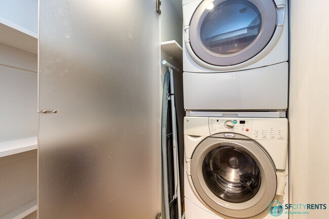 Building Photo - SoMa: Luxuriously Remodeled Conversion Liv...
