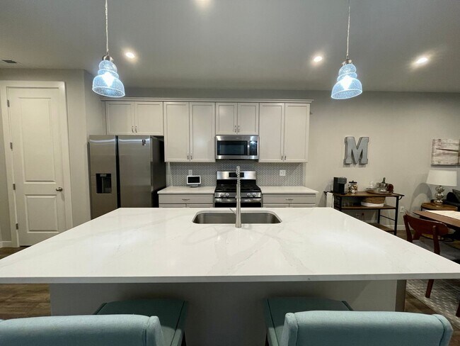 Building Photo - Hillsboro 3 Bed 2.5 Bath Townhome in Reeds Crossing ~ Includes A/C, 2 Car Garage w/ Level 2 Charg...