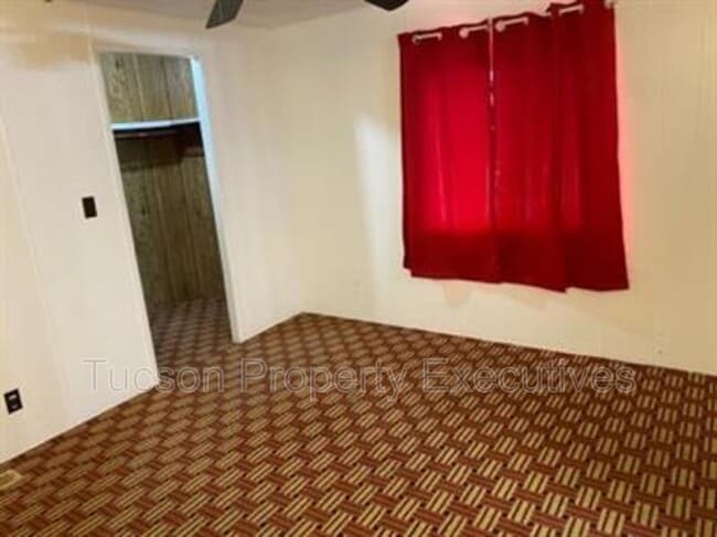 Building Photo - 4580 E Rex St