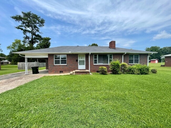 Primary Photo - Super Clean 3 bed 2 bath home in Athens in...