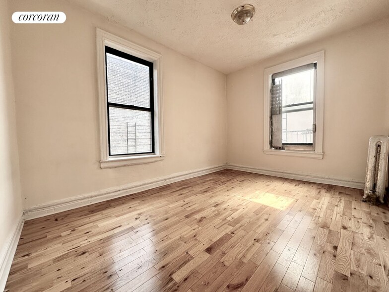 Building Photo - 137 Nagle Ave