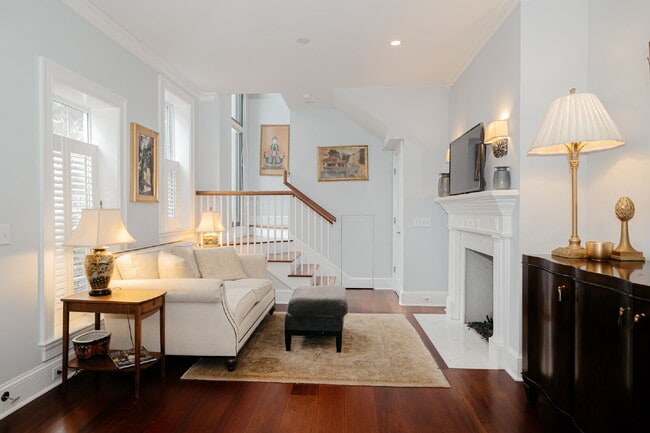 Building Photo - Downtown Retreat: Spacious 1-Bedroom Townhome in Historic Charleston!"