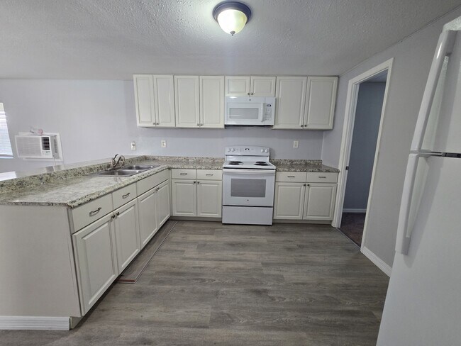 Building Photo - 1871 Cactus Ct