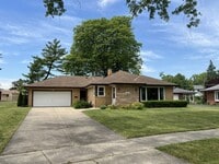 Building Photo - 1431 E Emmerson Ln