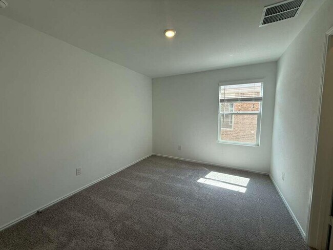 Building Photo - 623 Sormonne Lp