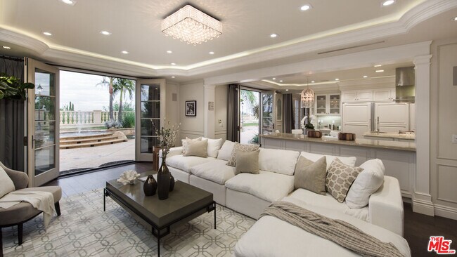 Building Photo - 3016 Elvido Dr