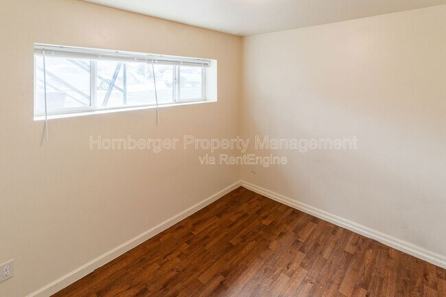 Building Photo - 728 W Maxwell Ave