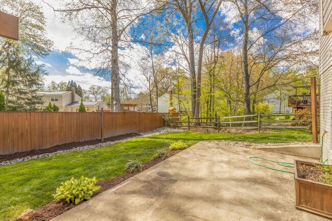 Building Photo - 5624 Kemp Ln