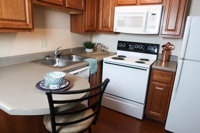 Interior Photo - 512 E Clark