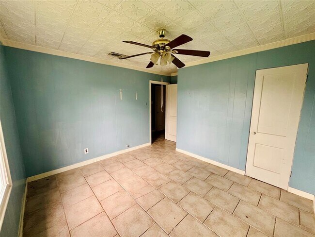 Building Photo - 6507 Longview St