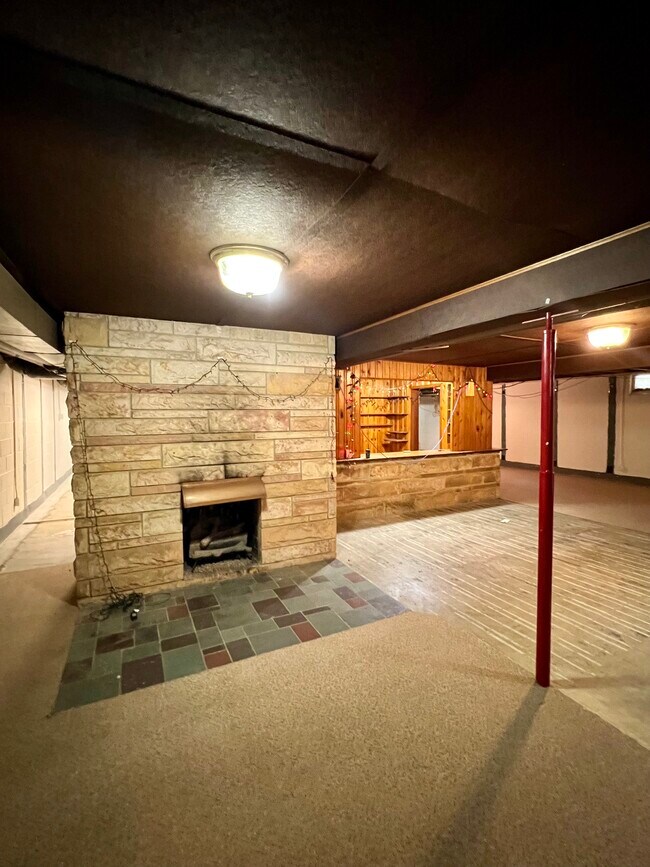 Building Photo - 200 E Glendora Dr