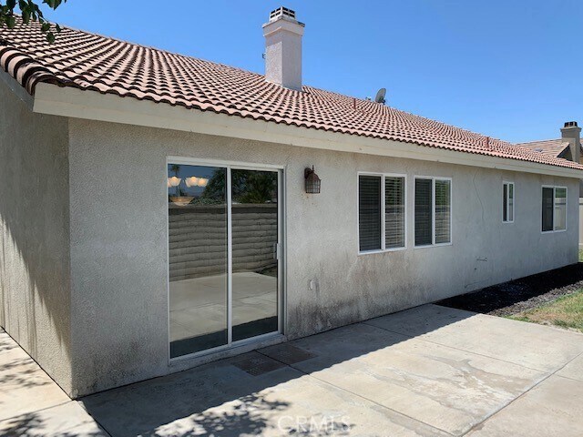 Building Photo - 4450 Rainbow View Way