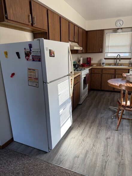 Kitchen - 927 S 76th St