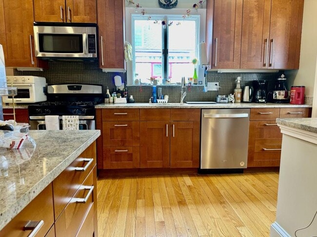 Building Photo - 2 bedroom in Somerville MA 02144