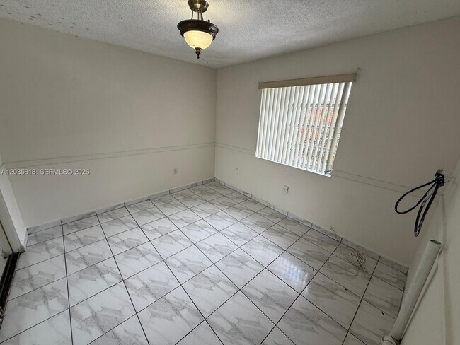 Building Photo - 1285 W 26th Pl
