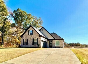 Building Photo - Now Leasing a 4-bedroom 2.5 bath in Byhalia.