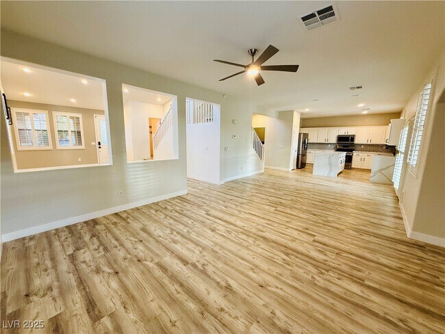 Building Photo - 777 Valley Rise Dr