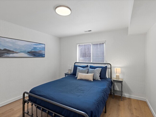 Building Photo - 4899 Sonata Dr