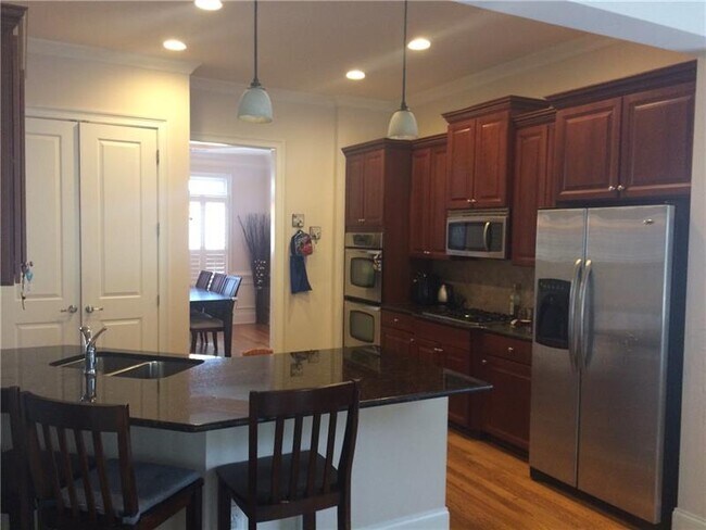 Building Photo - 203 Mount Vernon Cove
