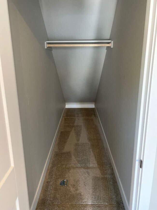 Building Photo - 61532 SE Jennifer Ln