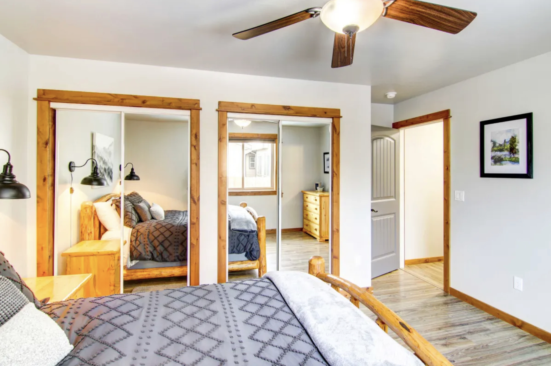 Ample closet space with hangers, shelving and luggage rack - 91 E Rosebud Ave