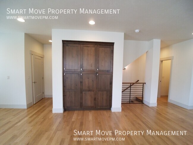 Building Photo - 3308 E Front Runner Ln