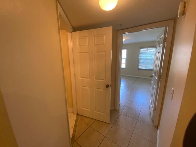 Building Photo - 4211 San Marino Blvd