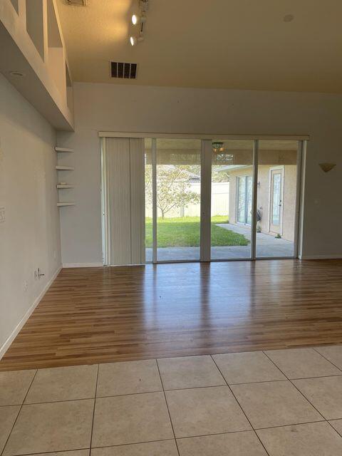 Building Photo - 2202 SW Crocus Ln