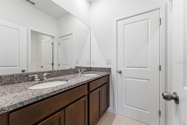 Building Photo - 1889 Seawall Wy