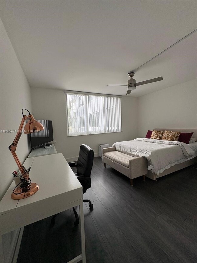 Building Photo - 4200 Hillcrest Dr