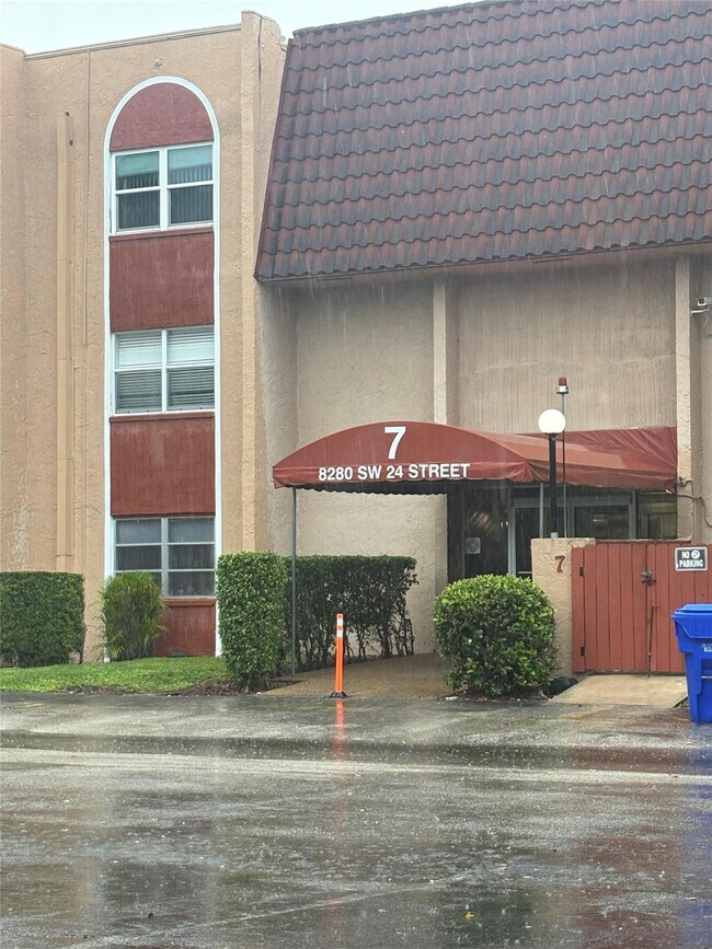 Primary Photo - 8280 SW 24th St