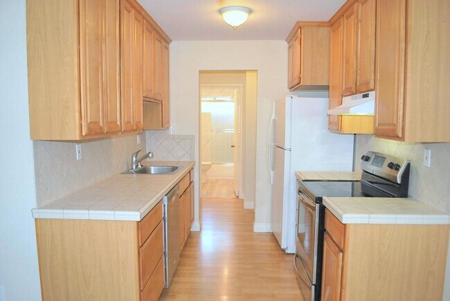 Building Photo - Updated, Bright, Spacious & Clean! Excellent Location at The Vintner in San Ramon