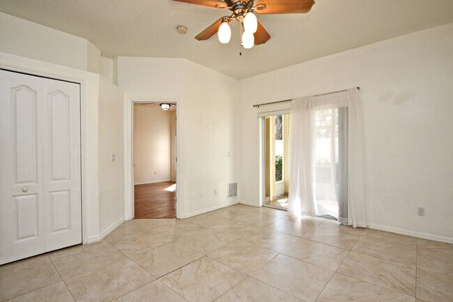 Building Photo - 692 Seabrook Ct
