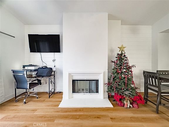 Building Photo - 141 Timbre