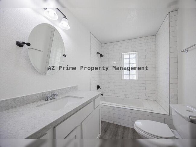 Building Photo - 2646 E Willetta St