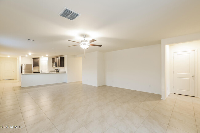 Building Photo - 9068 S 253rd Dr