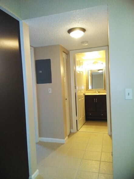 Building Photo - 301 Norwood Ter