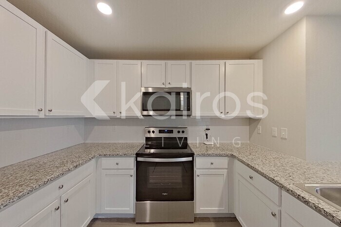 Building Photo - 8710 SW 44th Ct