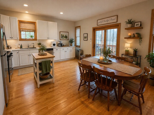 Building Photo - 1463 N Leavitt St