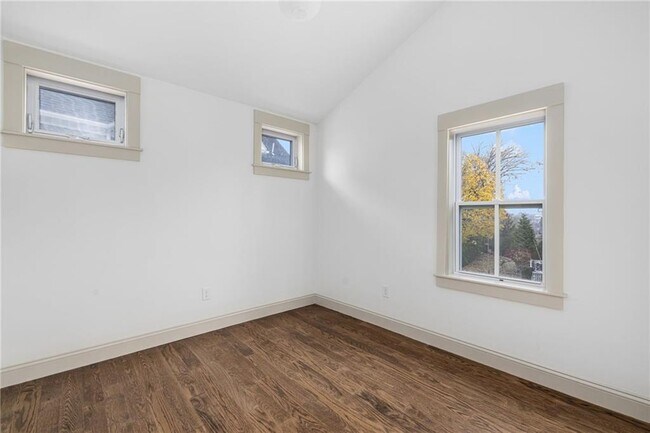 Building Photo - 214 Camp St