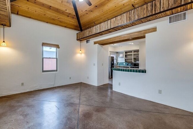 Building Photo - Southwest Charm in the Heart of Tucson – D...