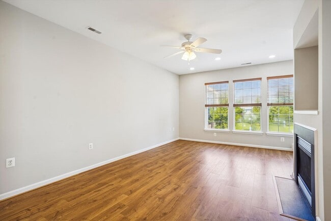Building Photo - 23076 Fontwell Square