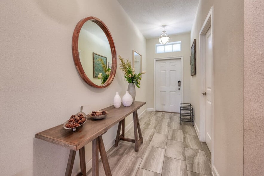 Building Photo - 4793 Kings Castle Cir