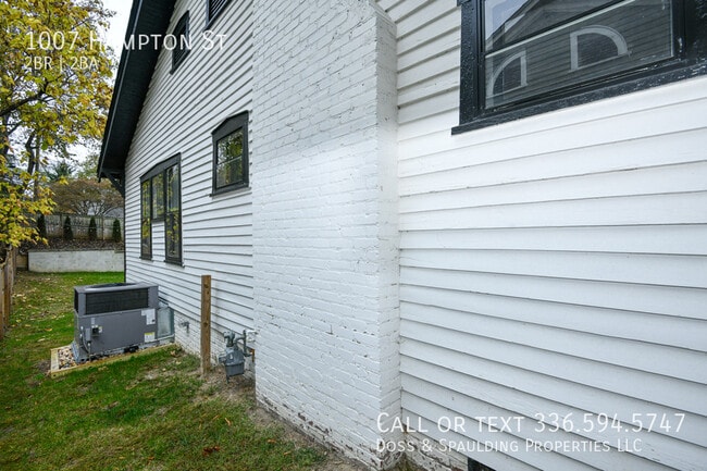 Building Photo - 1007 Hampton St