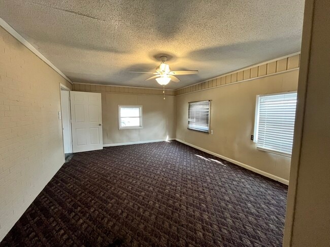 Building Photo - 600 Glendale Pl