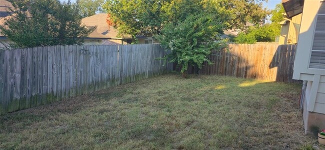 Building Photo - 1111 Blue Fox Dr