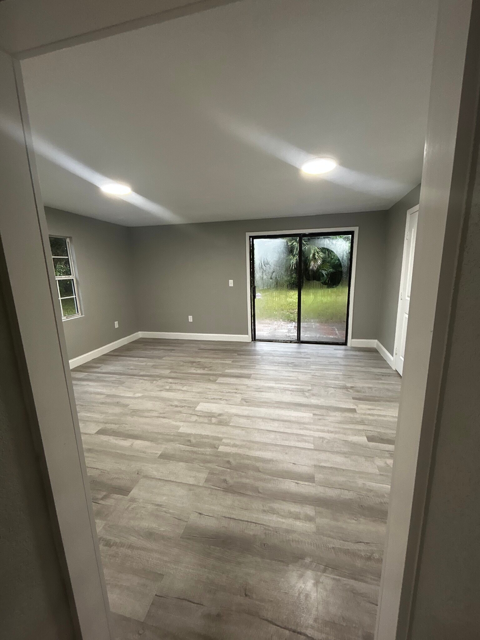 Building Photo - 734 Bonnie Cir