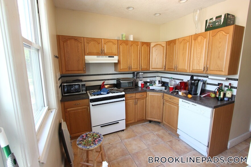 Primary Photo - 125 Brook St