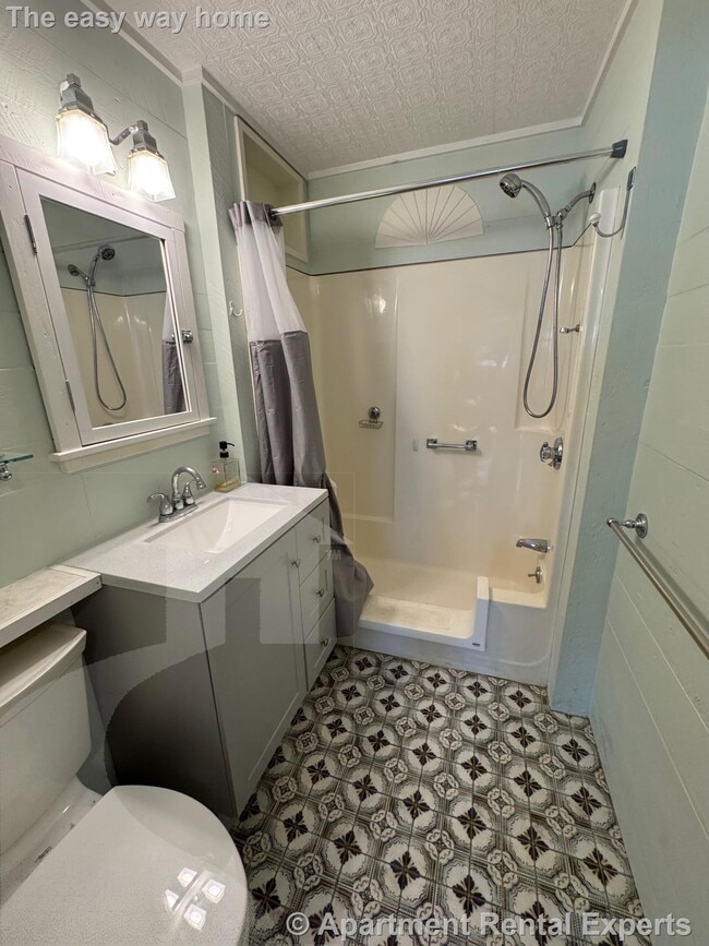 Building Photo - 57 Clarendon Ave