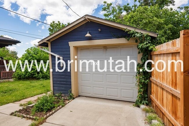 Building Photo - 1475 E Michigan Ave